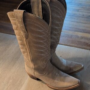 Lane Squash Blossom Boot - Latte Suede. in great condition only worn once.